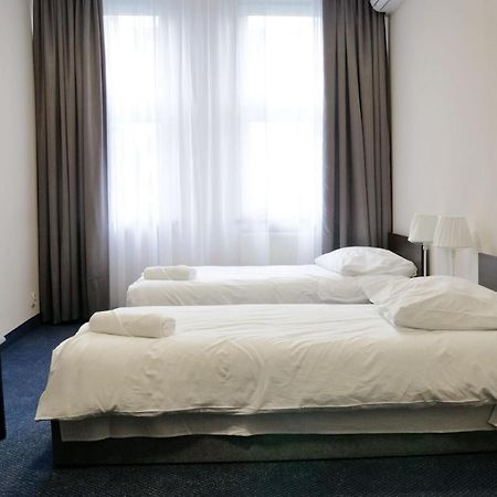 Baza Hotelowa Bobrowiecka 9 Варшава Екстер'єр фото