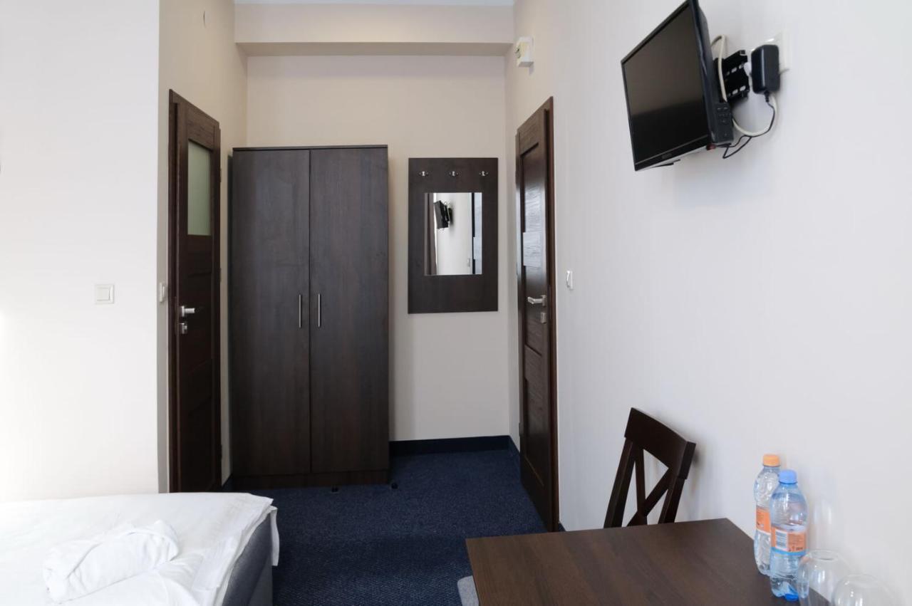 Baza Hotelowa Bobrowiecka 9 Варшава Екстер'єр фото