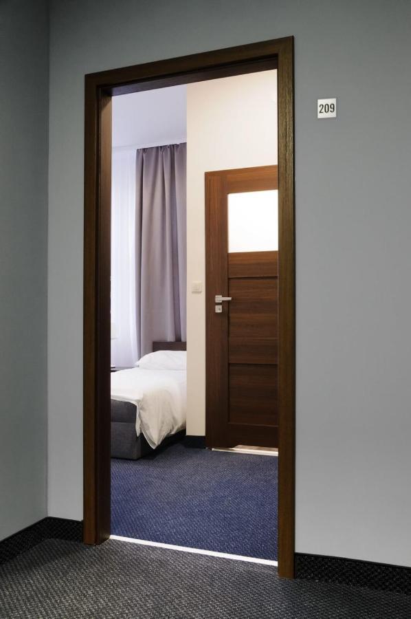 Baza Hotelowa Bobrowiecka 9 Варшава Екстер'єр фото
